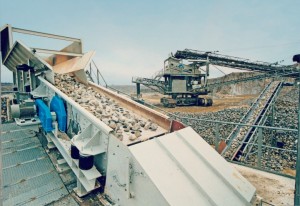 The Unique Structure And Working Principle Of Vibrating Screen - Jim ...