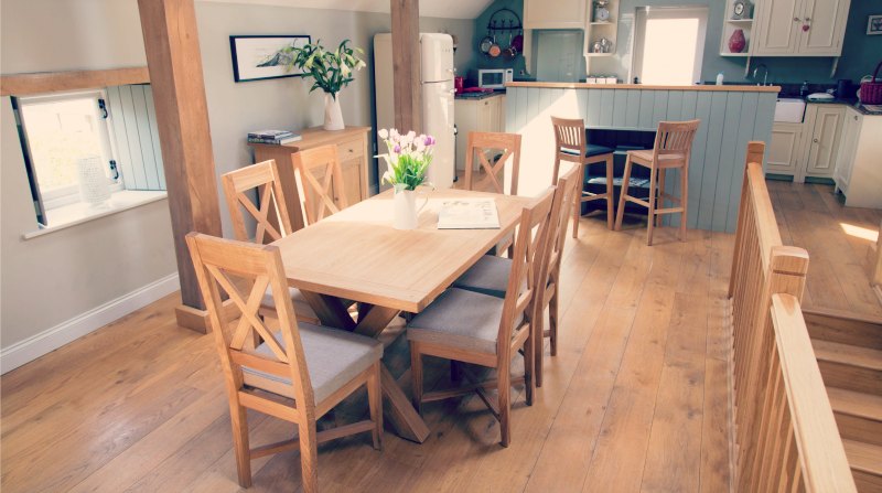 Oak-Dinning-Table