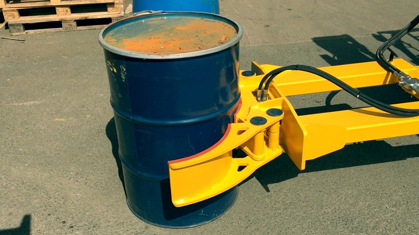 forklift with drum grabber