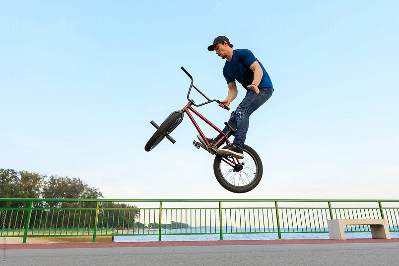 BMX-riding