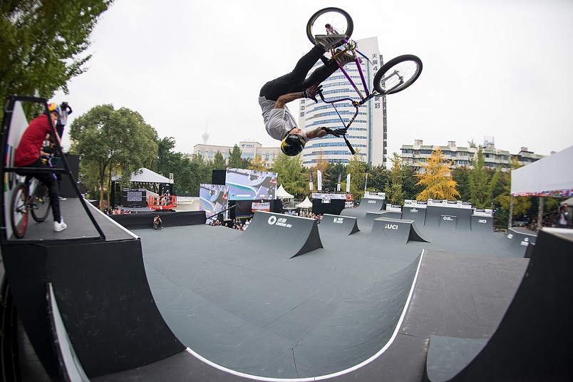 bmx-skatepark-riding