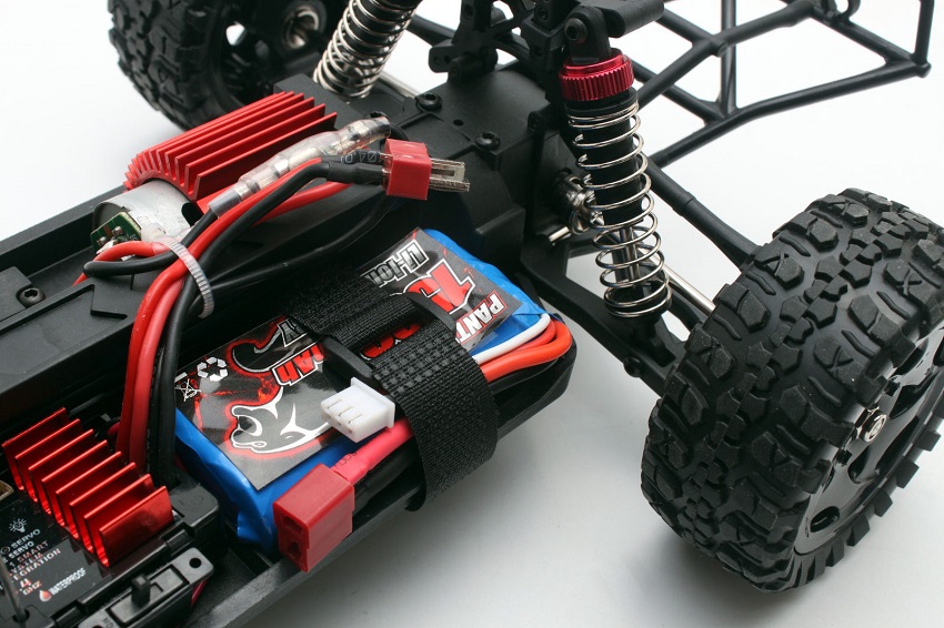 close up picture of rc vehicle power source