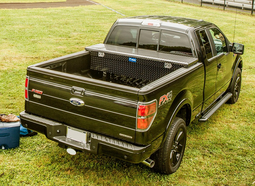 picture of an ute on the grass with aluminium tool box 