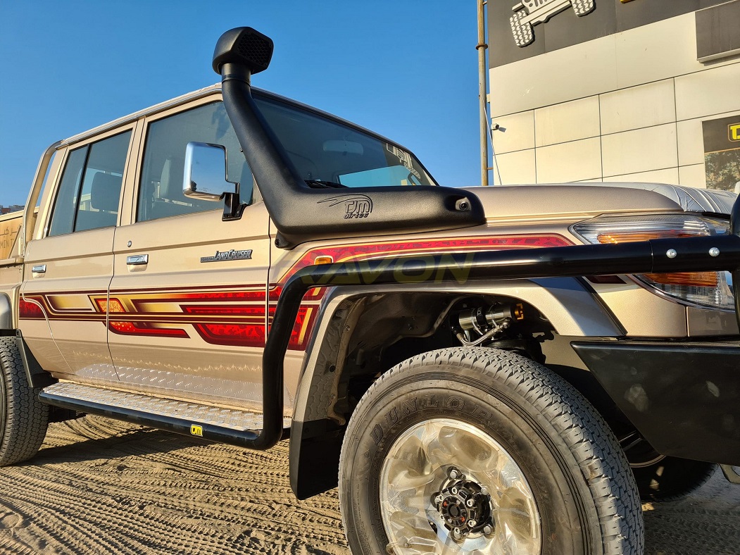 Toyota Landcruiser with side steps