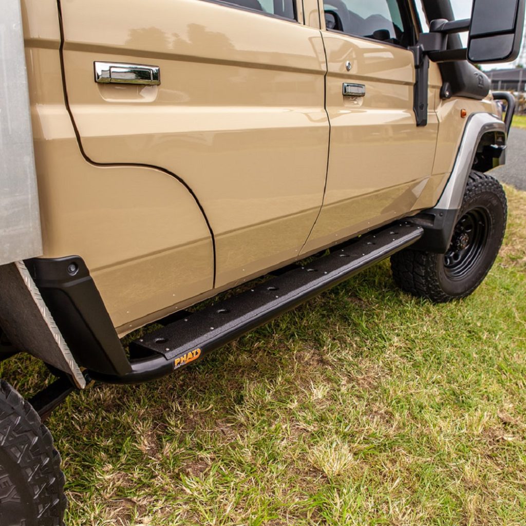 Toyota Landcruiser with side steps