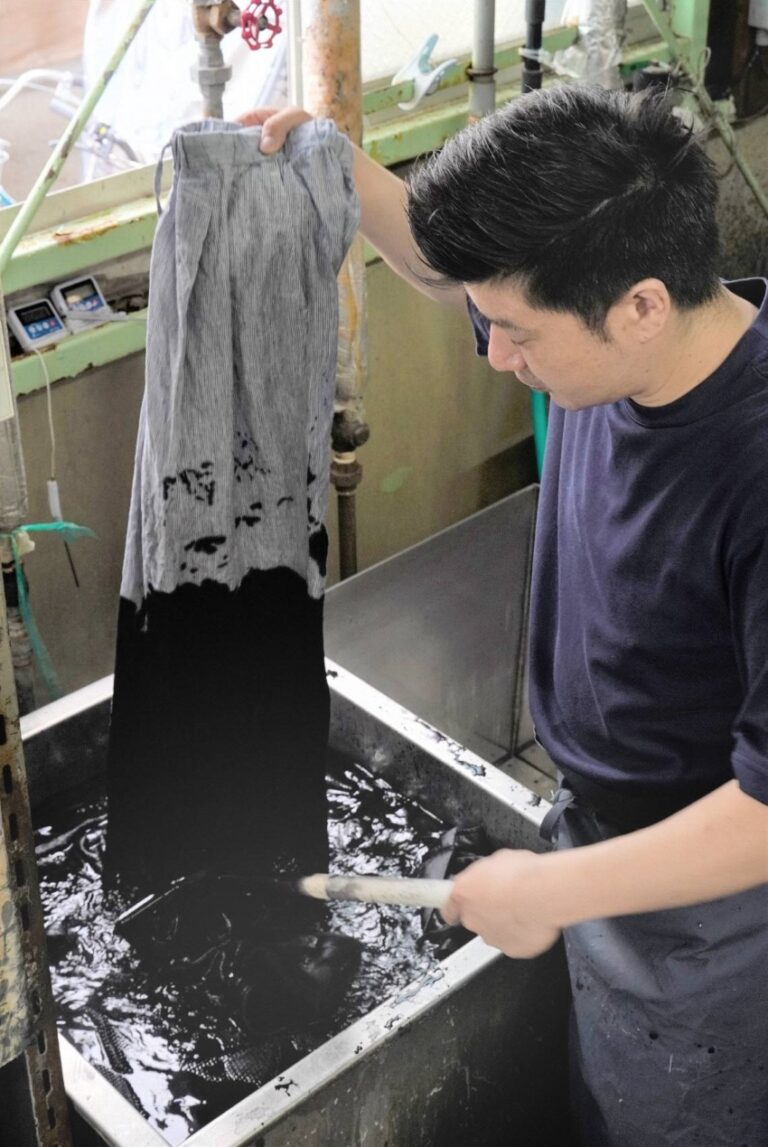 Refresh Your Wardrobe: How to Dye Your Clothes at Home