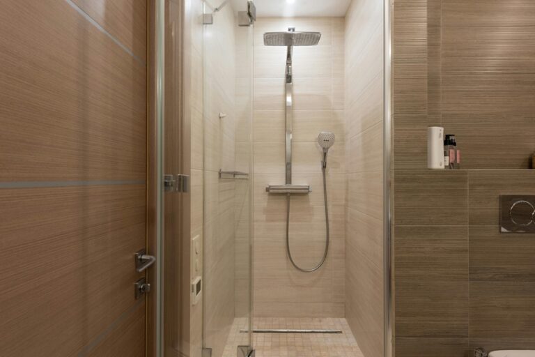 Rainfall vs Handheld Shower Heads: Which One Should You Buy?