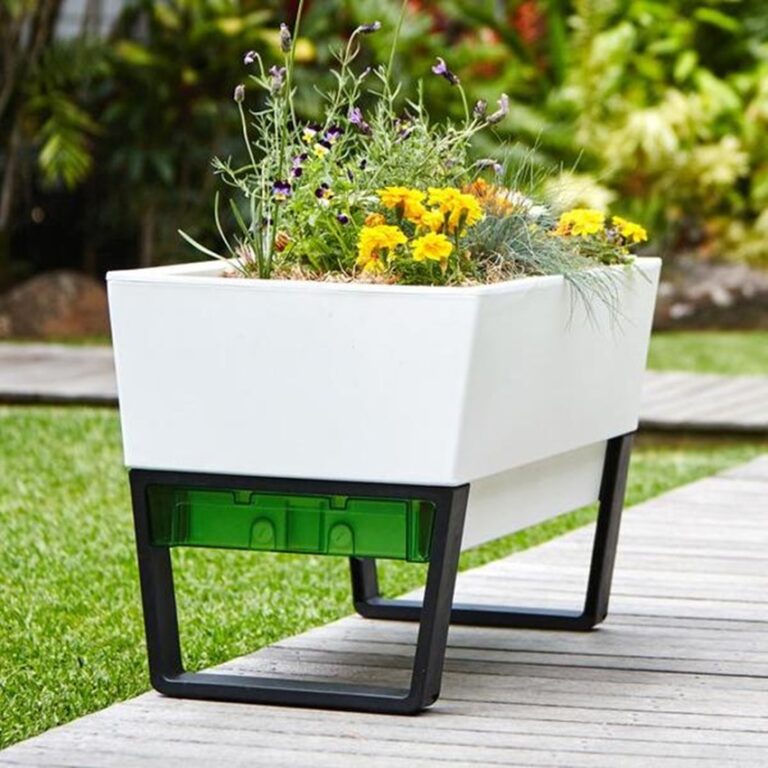 The Complete Guide to Modern Self-Watering Planters for Outdoor Spaces